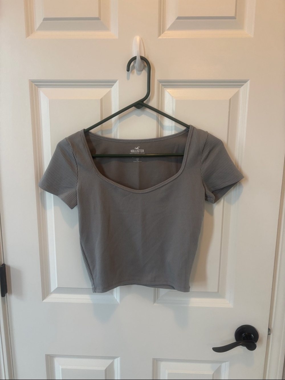 Hollister Gray Ribbed Short Sleeve Scoop Crop Top